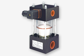 [Translate to Chinese:] Wasser- Warn Sensor und Schalter zum Einsatz an hydraulischen Systemen